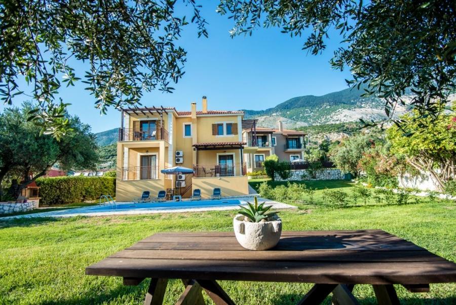 Villa Irida Afrato Exterior foto